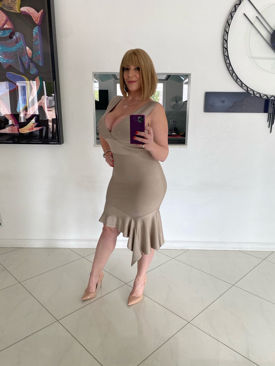 Sara Jay SFW Official tweet media