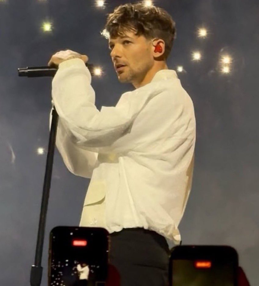 aleestyles91's tweet photo. he’s so delicately handsome https://t.co/SVWKk14Y9A