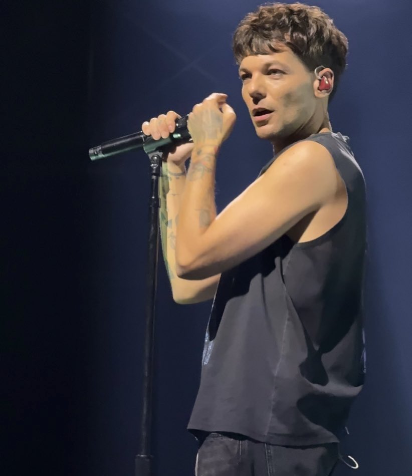 aleestyles91's tweet photo. he’s so delicately handsome https://t.co/SVWKk14Y9A