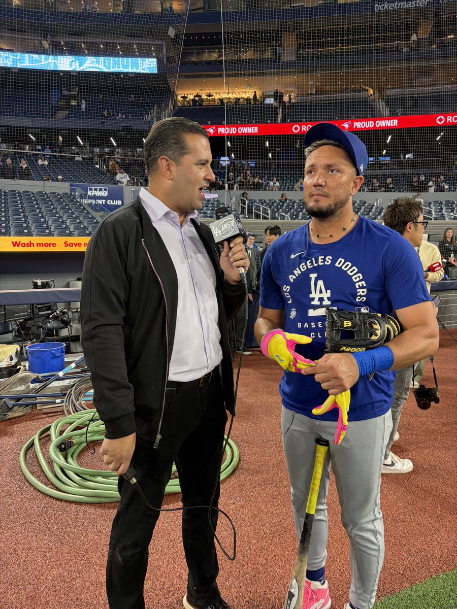 THEREAL_DV's tweet image. Link to full interview with Miguel Rojas from earlier today. #Dodgers #WorldSeries 

youtu.be/gmFB1GsuClg?si…