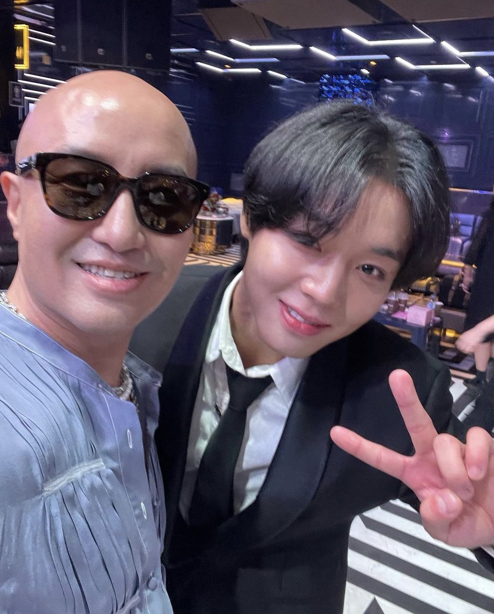“Then by chance, I ran into him at an awards ceremony. I said, ‘Jihoon, I’m really enjoying watching you. You should act.’ And then he did so well. He even became a ten‑million actor. It shows my eye for talent is still sharp,” he said with pride.