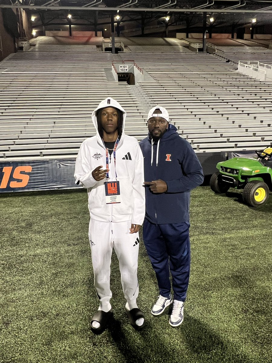 JordanJMoore11's tweet photo. Great visit at Illinois today. Loved the culture, the energy and their strong faith based beliefs. Grateful for the opportunity. @CoachCParker @TerryHawthorne1 @BrotherRiceFB @CoachQuedenfeld @SWiltfong_ @AllenTrieu @adamgorney @EDGYTIM @CoachCano @TomLoy247 @BALLERSCHOICE1 https://t.co/FxiXzLHDkX