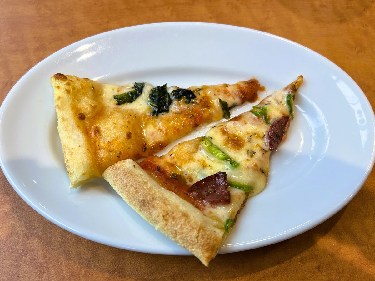 akiyuma0333's tweet photo. ボンジョルノさんでパスタランチ。
お気に入りのナポリタンを。
パスタ屋さんのナポリタンですからケチャップではなくトマトソースのナポリタンです。
サービスピザも嬉しかったりするわけです。
#パスタ
#lunchmenu
#pasta
#pastalunch
#パスタランチ
#ナポリタン
#ランチ
#napolitana https://t.co/2yosMFL4g2