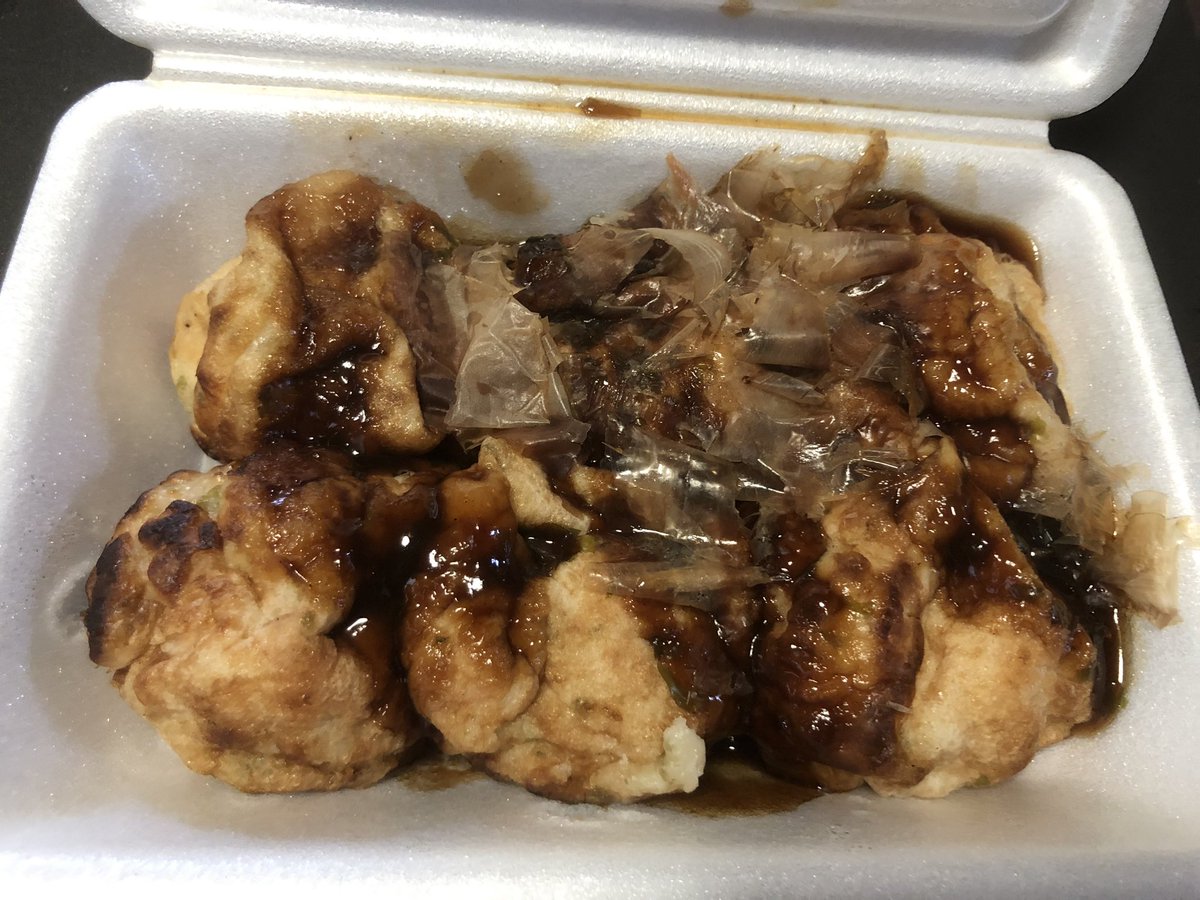 narorur's tweet photo. ラ・ムーのたこ焼き 100円
家を買う時に、ラ・ムーが近くにあるのが決め手になりました！！
珍しく列が無くてすぐ買えた！ https://t.co/aFTbKT5XSm
