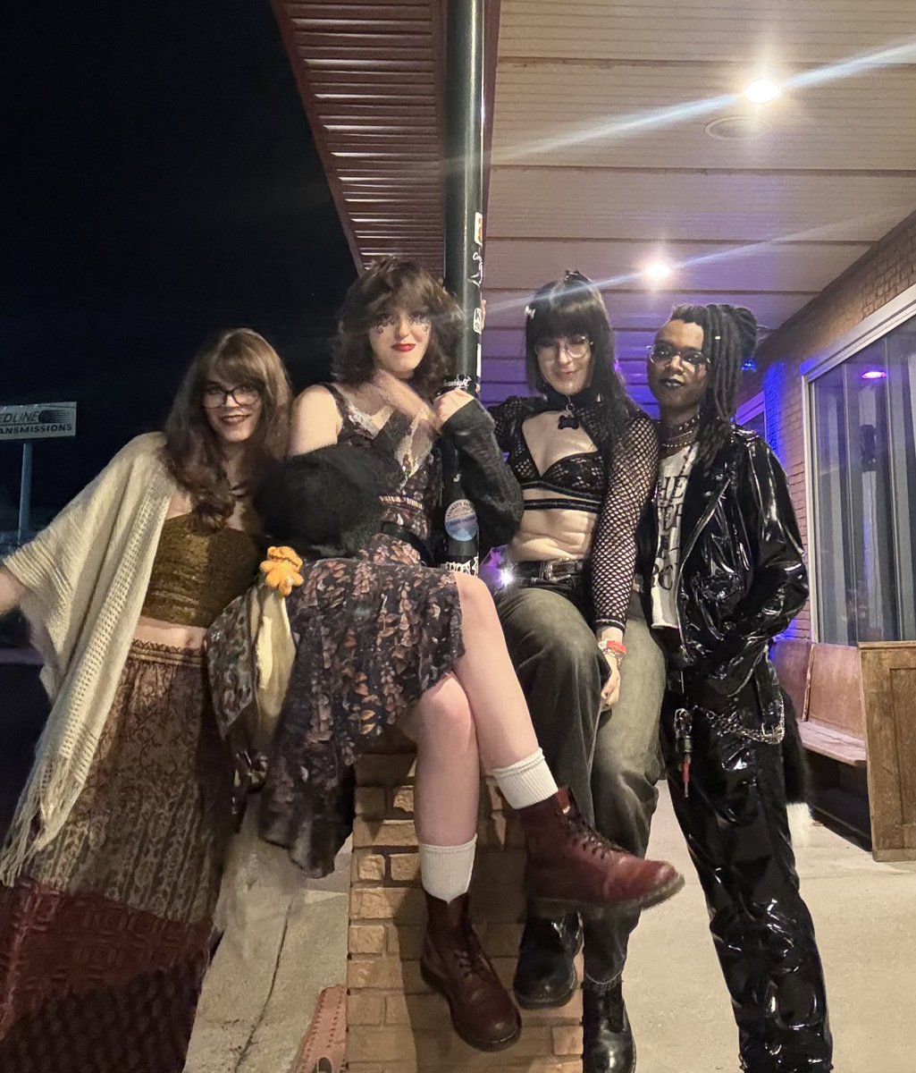 ivory 🏳️‍⚧️ tweet media