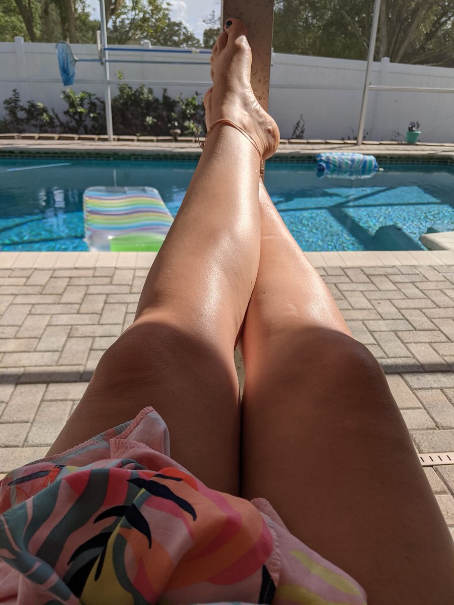 JasmineStar82's tweet photo. Pool time is here #LiveByThePool
#SummerSucks
#IWantSnow https://t.co/46G3aBcBnU