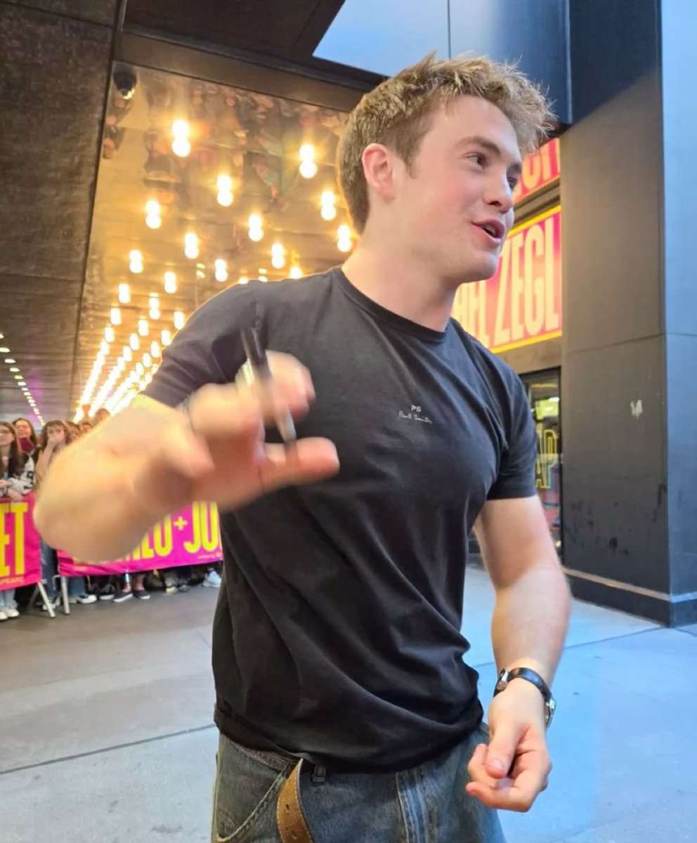 ⌞ + ⌝ 𝐇𝐄𝐘, CHAT !! tweet media