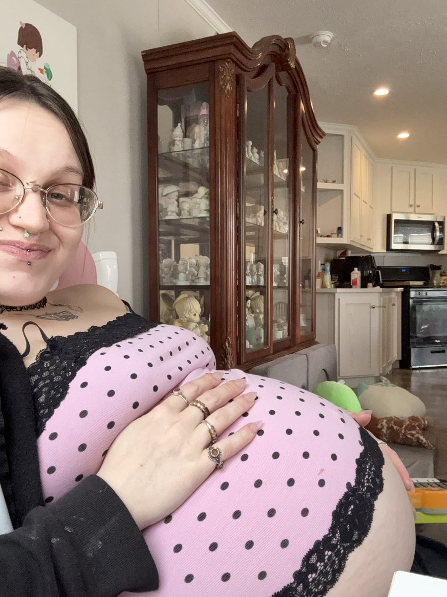JaydaKay7's tweet photo. Come spoil this prego momma https://t.co/TeBKrWxQBN