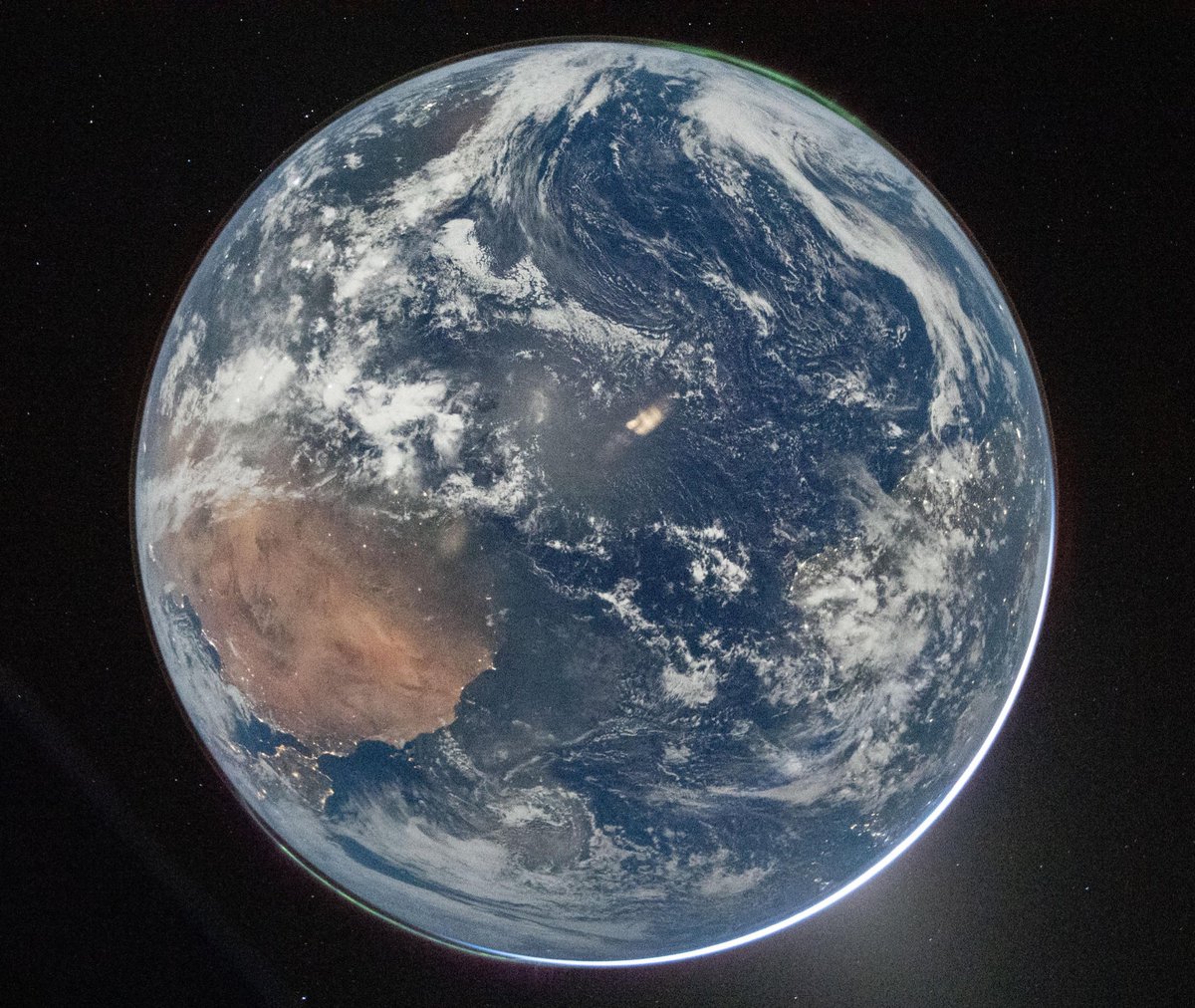 After passing behind the Moon, NASA’s Orion spacecraft has lost all communication with Earth. Due to the Moon blocking the signal, there will be no contact for the next 40 minutes.