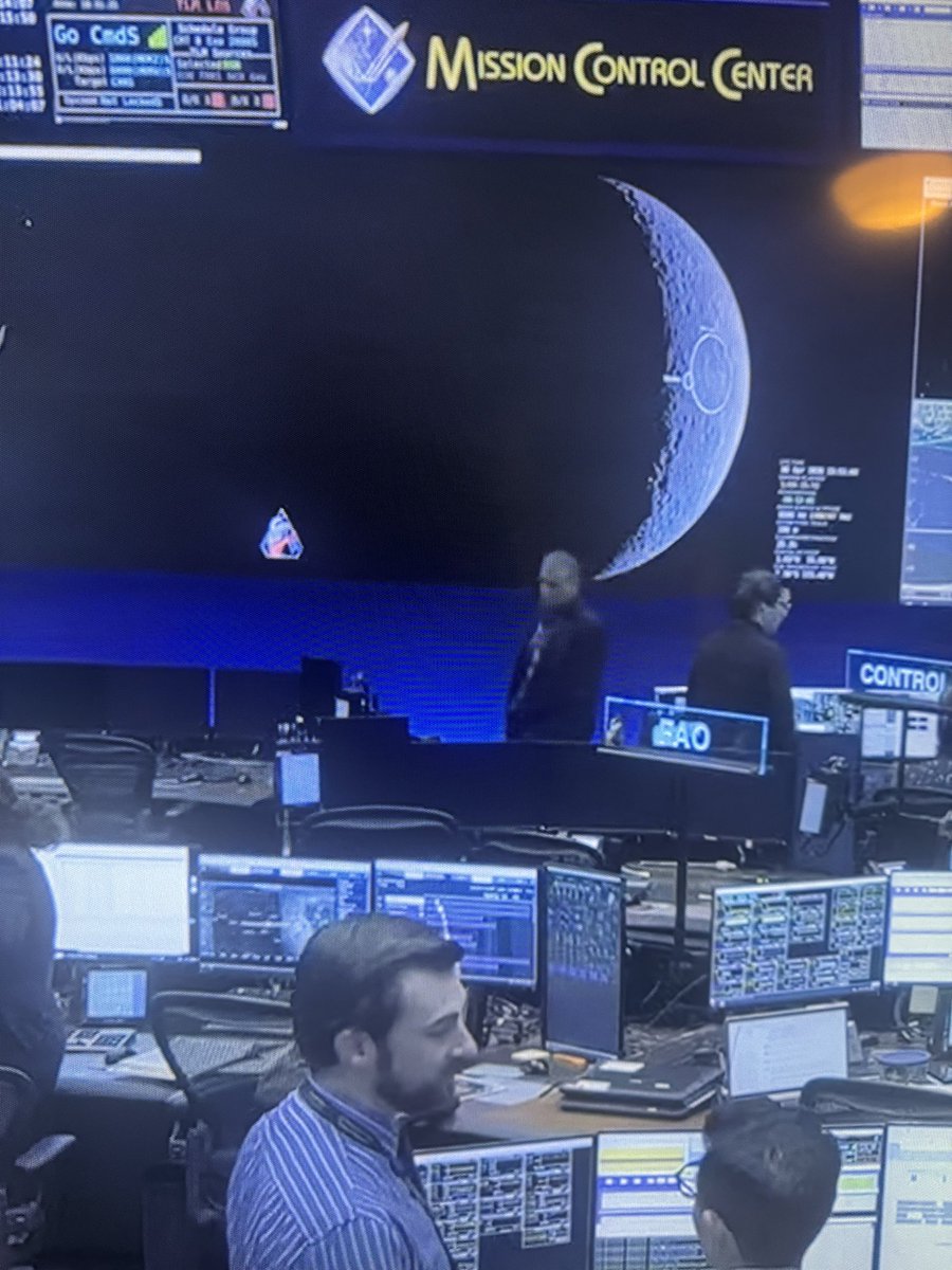 armingierow's tweet photo. Looks as though yavin 4 is about to be in targeting range for the Death Star 😱😳 @starwars https://t.co/hLyzqQGGP4