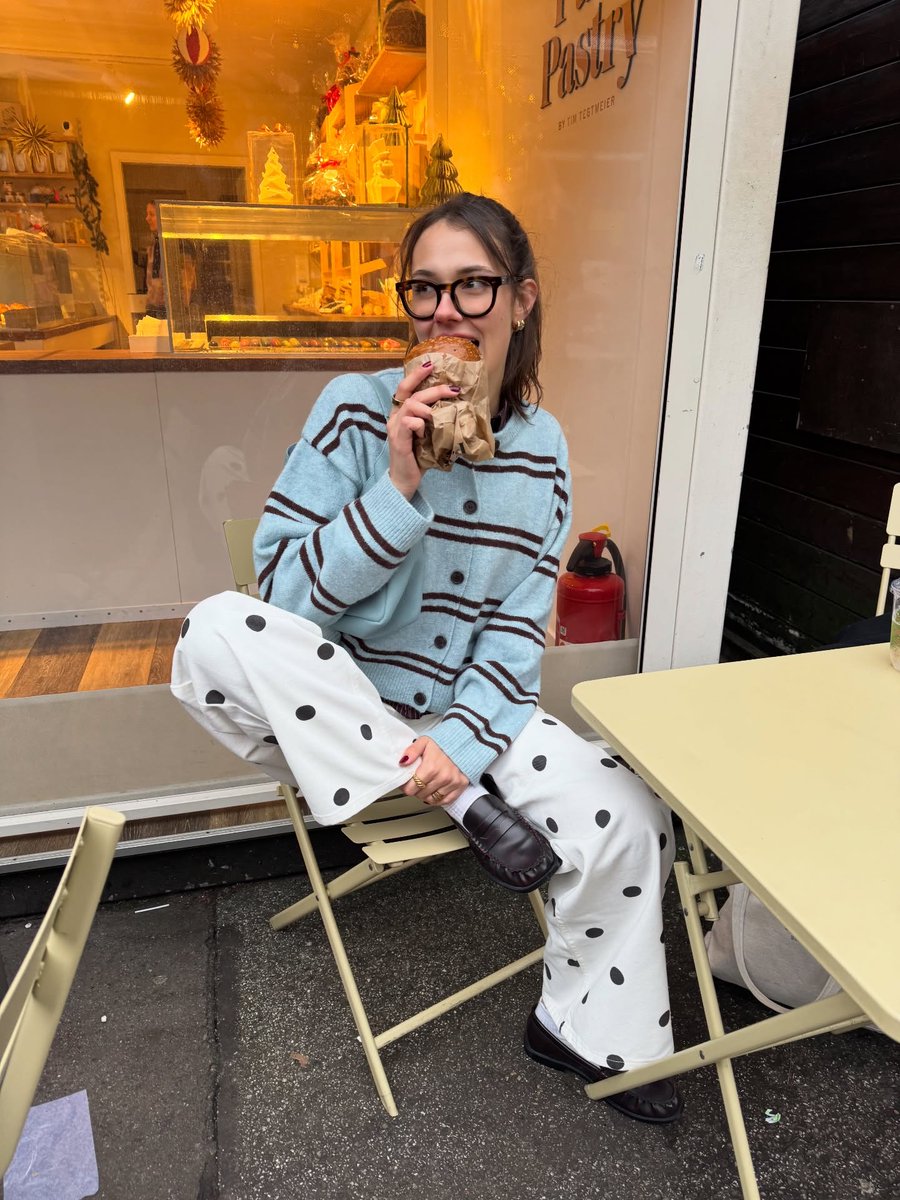 Julia6ls7's tweet photo. If this counts as being too casual, I’ll take it haha，I’m happy, and that’s what matters. #TooCasualMaybe #HappyLooksGood #MyOwnPace https://t.co/67YDivzAds