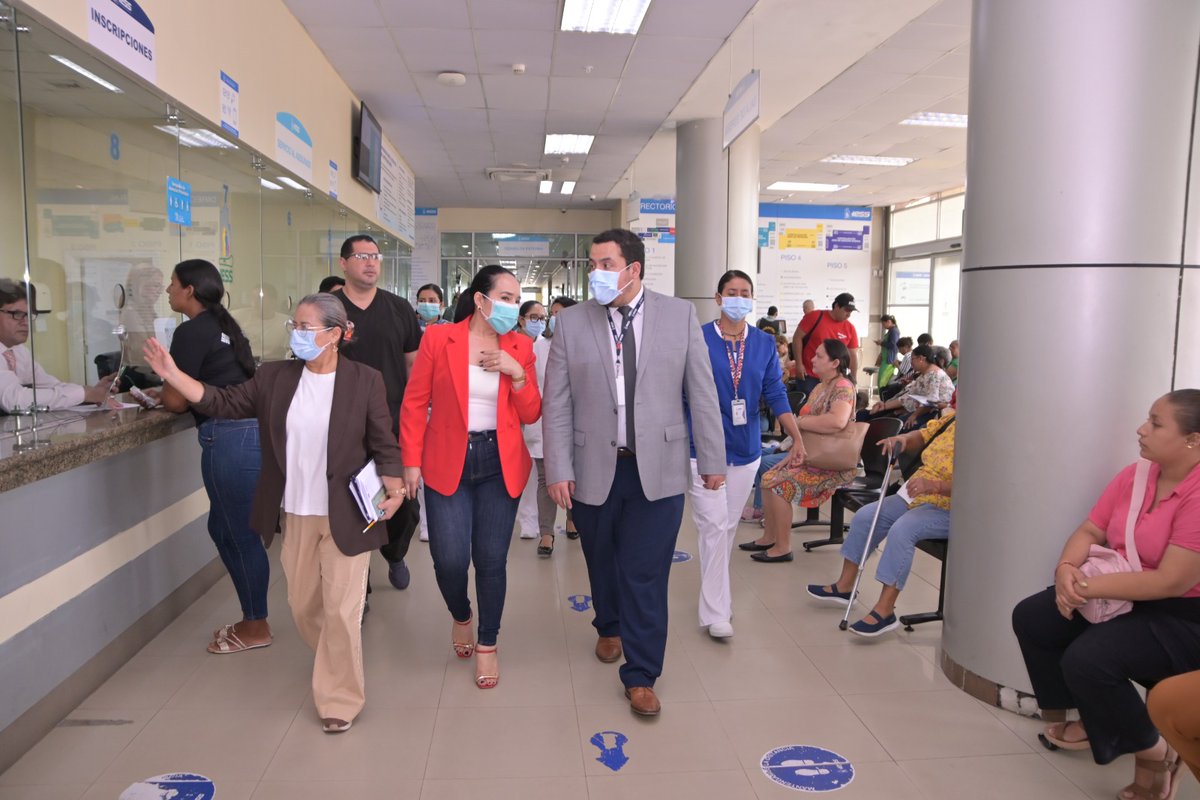 LosRiosIESS's tweet photo. #IESSteInforma | El subdirector nacional de Vigilancia y Gestión de la Información, Marco Bonifaz, visitó el 🏥Hospital Babahoyo para verificar el ✅cumplimiento de protocolos de calidad y evaluar distintas áreas para garantizar una atención segura y eficiente para los pacientes. https://t.co/2uf09ojmSi