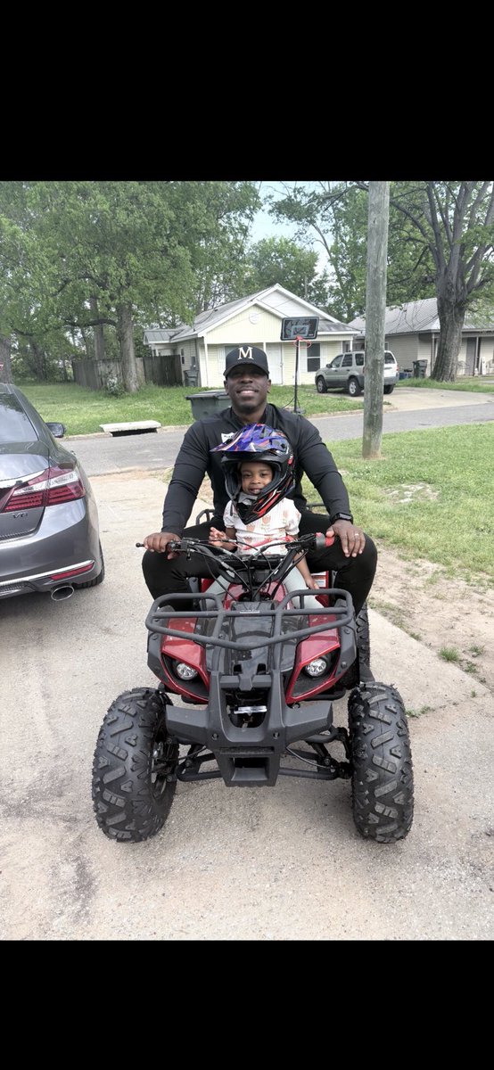 ___CoachT's tweet photo. My baby girl turned 4 today. Somebody please tell me how to make time stop going so fast 😖 https://t.co/gPy14HlDeo
