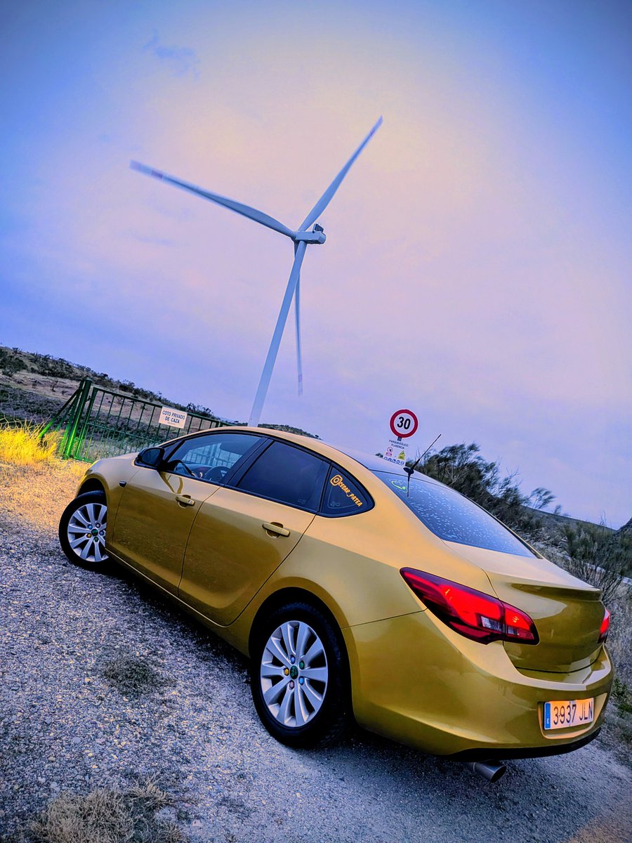 CesarPatea's tweet photo. De ruta con el #opelastra por las carreteras de #extremadura https://t.co/HxbjwLgNXr