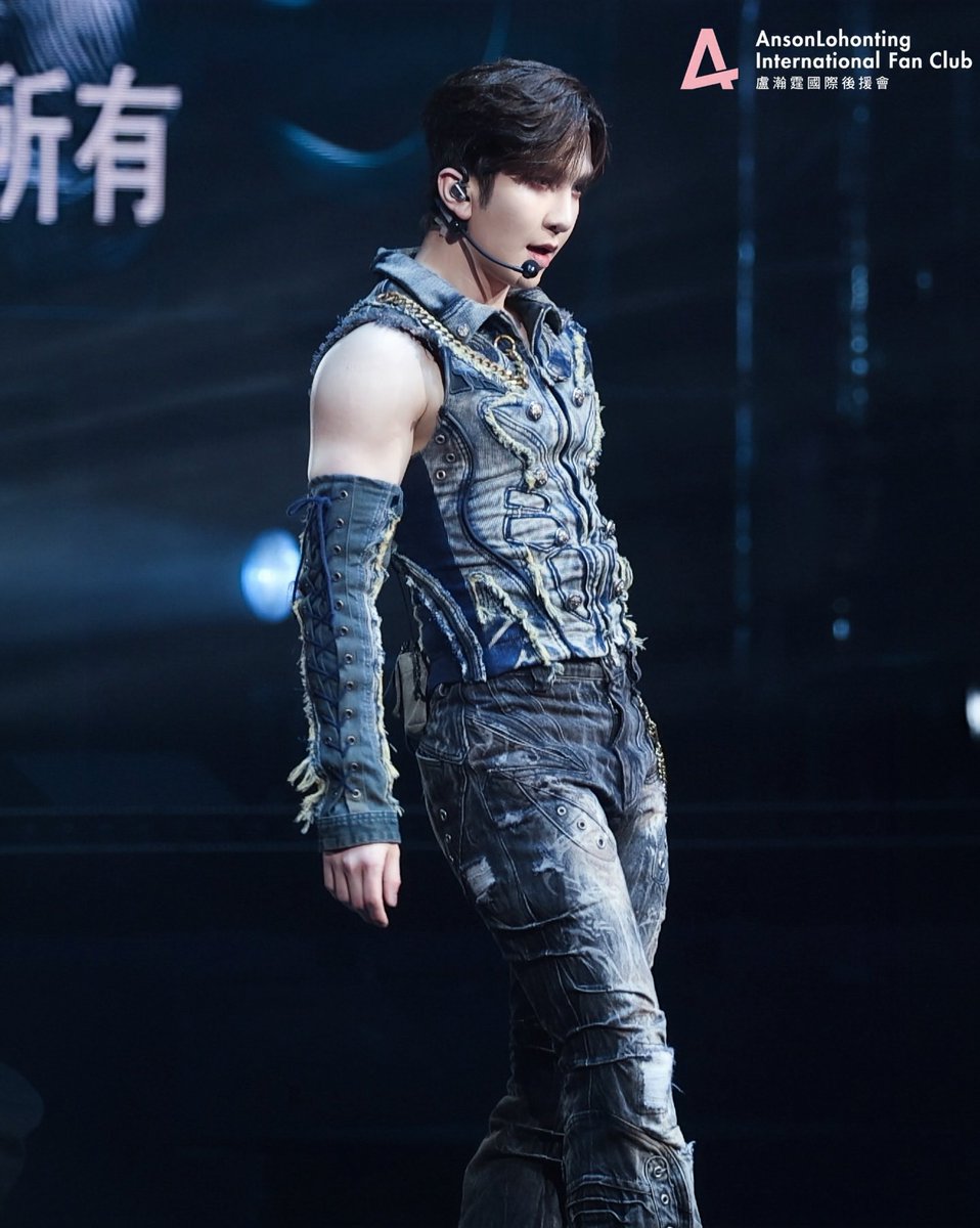 ansonlo_intl_fc's tweet photo. 2026.04.04-2026.04.05 《MUSIC UNBOUNDED LIVE MACAU》👱🏻‍♂️📸

デニムルックがカッコいい～😚
それにその強い眼差し、もう最高😍
•
全力応援👶🏻♥️👱🏻‍♂️
⁡
@ansonlo_intlfc 
@MIRROR_weare 
#盧瀚霆 #AnsonLo #教主
#MusicUnboundedLiveMacau
#アンソン・ロー https://t.co/K86D2pJfAH
