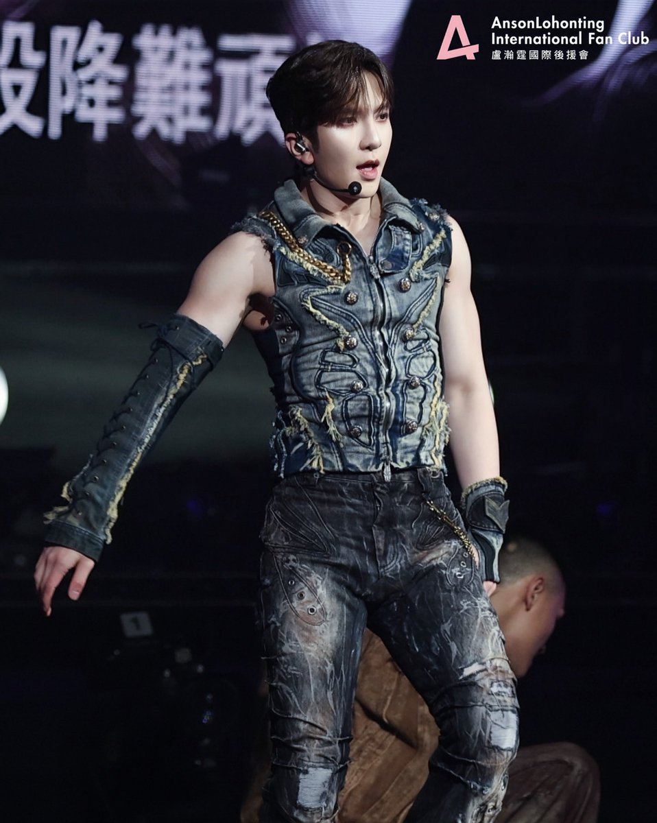 ansonlo_intl_fc's tweet photo. 2026.04.04-2026.04.05 《MUSIC UNBOUNDED LIVE MACAU》👱🏻‍♂️📸

デニムルックがカッコいい～😚
それにその強い眼差し、もう最高😍
•
全力応援👶🏻♥️👱🏻‍♂️
⁡
@ansonlo_intlfc 
@MIRROR_weare 
#盧瀚霆 #AnsonLo #教主
#MusicUnboundedLiveMacau
#アンソン・ロー https://t.co/K86D2pJfAH