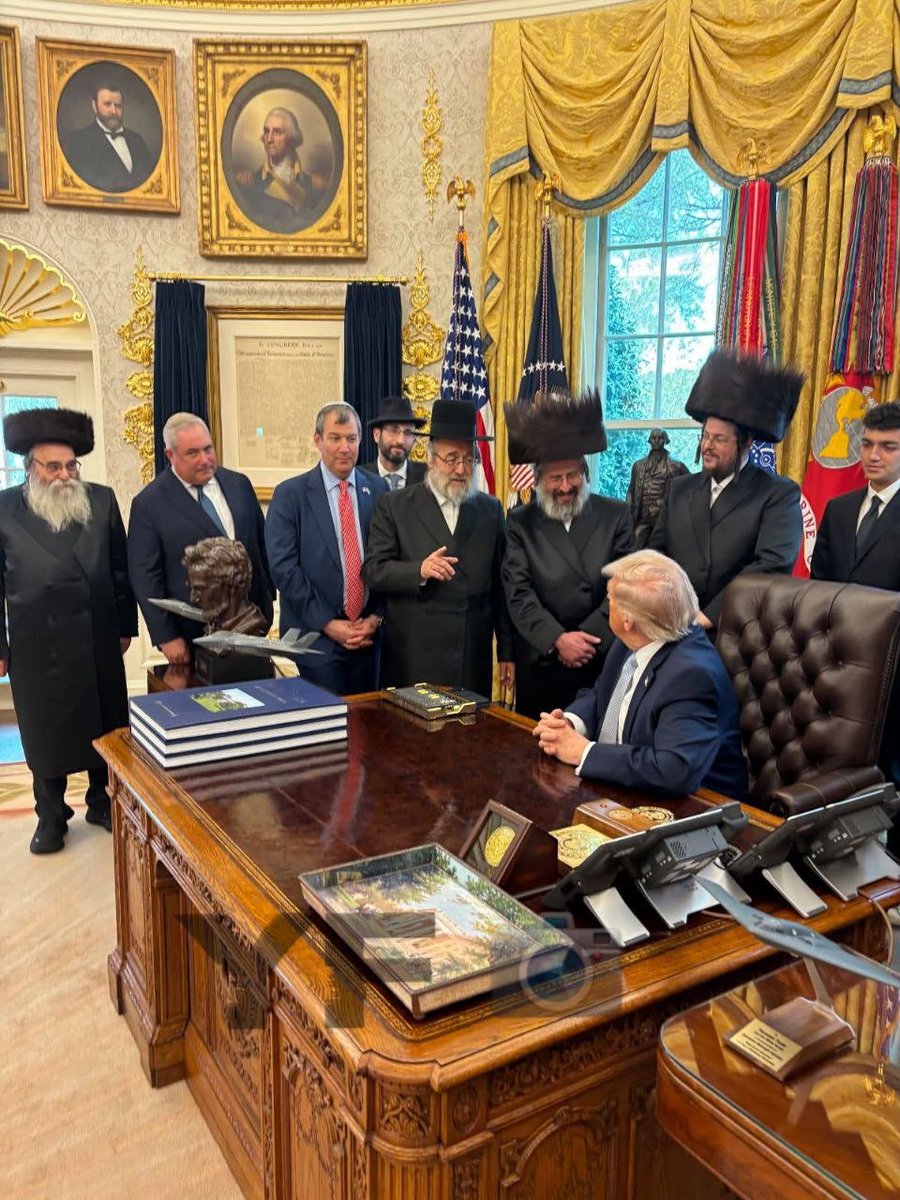 HQSatmar's tweet image. Today, Satmar leaders and activists met with @POTUS @realDonaldTrump to discuss important issues affecting Orthodox Jewish communities. The President extended warm wishes for a Happy Passover to all.  #Passover #OrthodoxJewry
