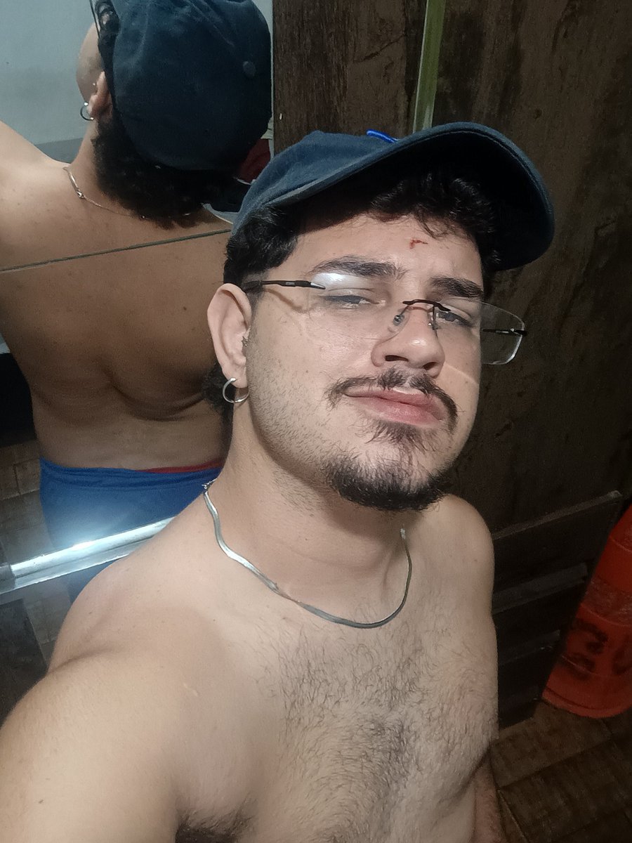 DiogoLRDS's tweet photo. O óculos tira meu molho https://t.co/yp5Zl5xvVG