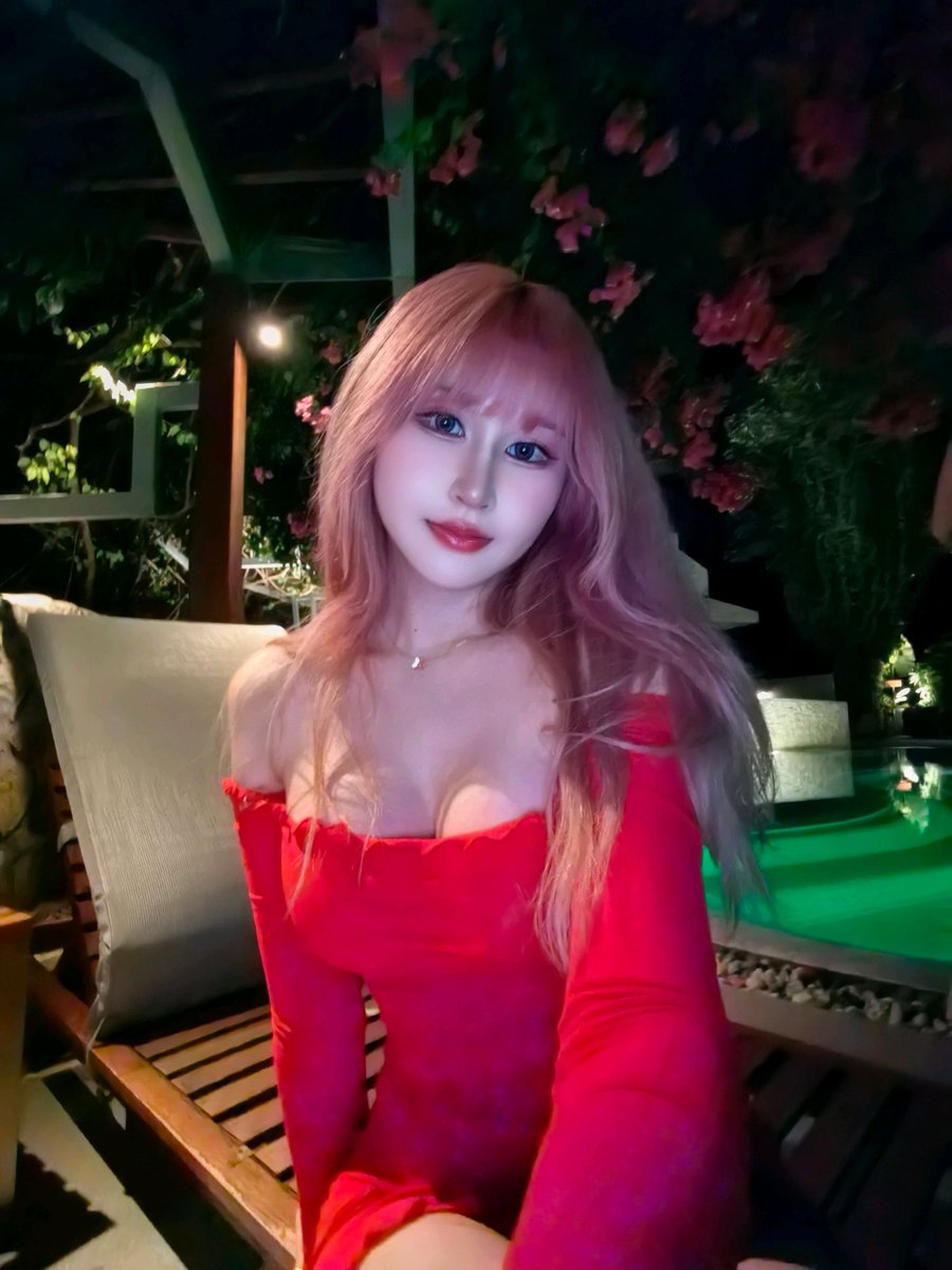 jennybellycos's tweet image. People often ask if I get tired from all my travel ✈️. Honestly, being in a new environment, a new city, meeting new people; it all energizes me! 💪✨😊

#fitpic #ootd #poolside