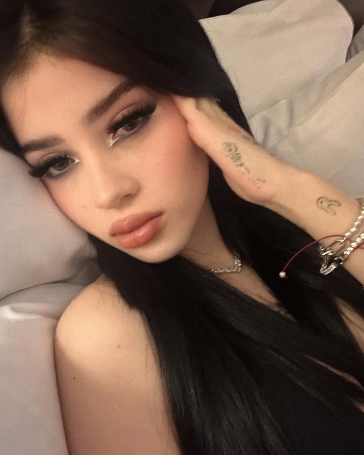 𝐀𝐔𝐑𝐎𝐑𝐀 (@ppr3ttyg1rl_) / Posts / X