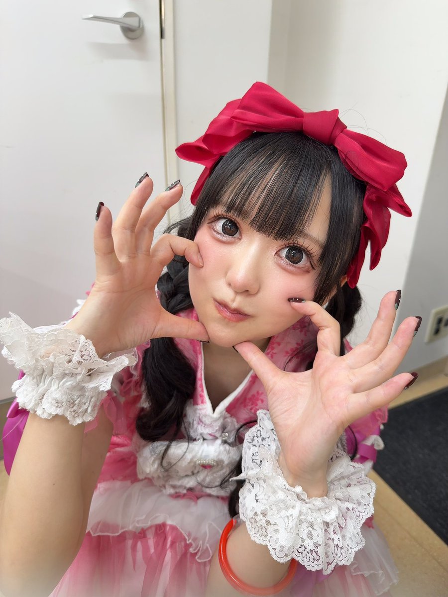 おはるの〜🌷🐟

今日は夜に笑や出演します✨
現地、SHOWROOMで観覧できるのでぜひ見てくれたら嬉しいです🙇‍♀️

現地の入特はなんと！手作りお守り〜〜
待ってます😘

今日も1日楽しんでいこうね