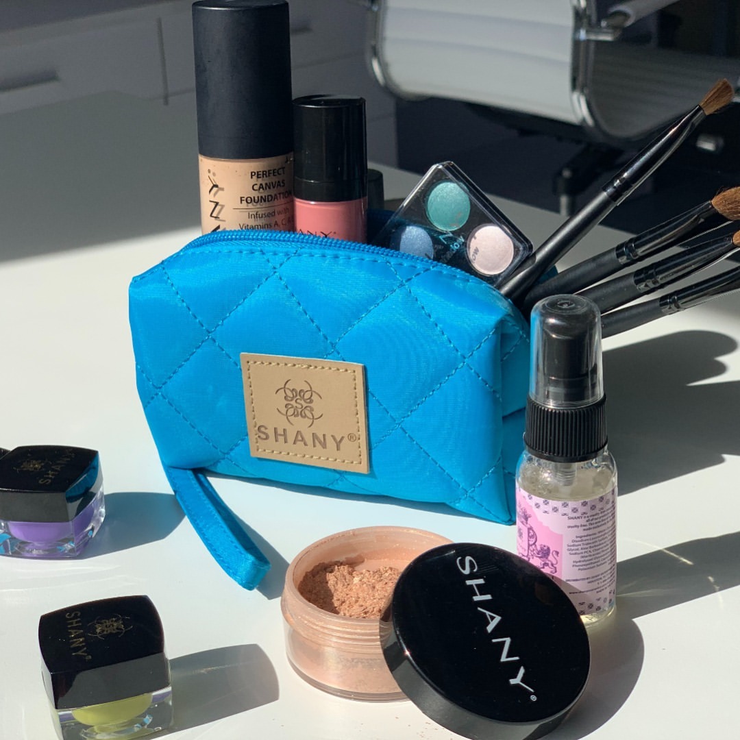 SHANYCosmetics's tweet photo. Everything you need, all in one bag ✨ Shop SHANY essentials for flawless looks on the go. https://t.co/zfv4lugMvX