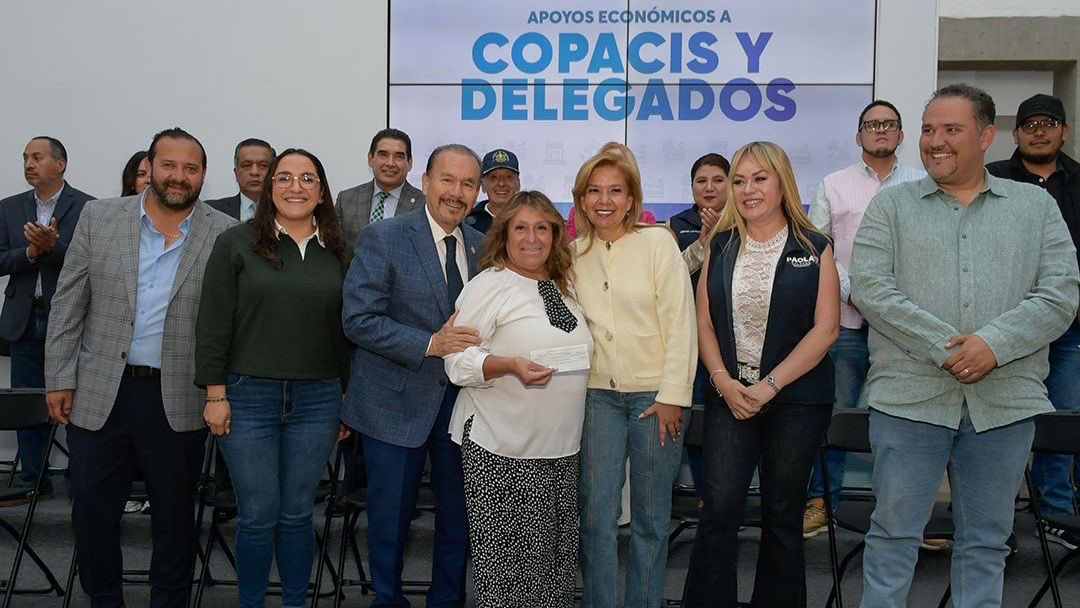 NDP_Noticias's tweet photo. 📢 El alcalde @Pedro_RVillegas entregó apoyos a 80 autoridades auxiliares, reconociendo a 78 COPACIS y 2 delegados por su papel clave en la construcción de políticas públicas y el vínculo directo con las colonias.
Conoce más ⬇️
🔗 https://t.co/rIBEDsXsNv 🌐
#COPACIS https://t.co/5rN8Q61qya