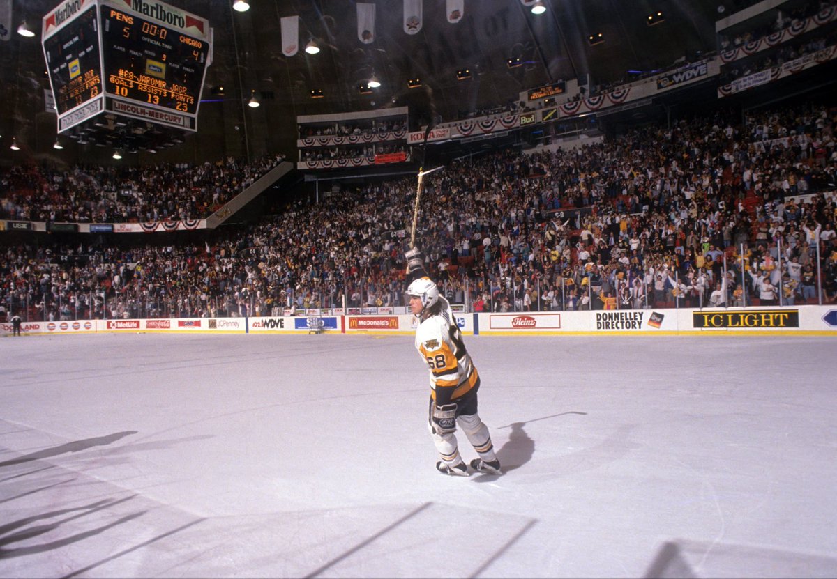 ChillKessel's tweet photo. I became a Pens fan in 91-92. I watched them win the cup in 91 but I was new to hockey, and lived on the west coast. I got to know all the teams and players, especially an exciting young player named Jaromir Jagr. 

I decided to root for them to win again after Badger died. https://t.co/InOPNFAqEO
