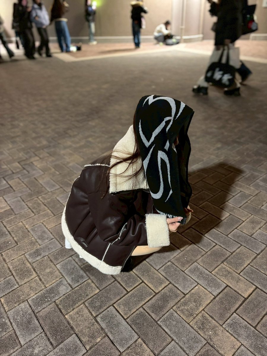 りな tweet media