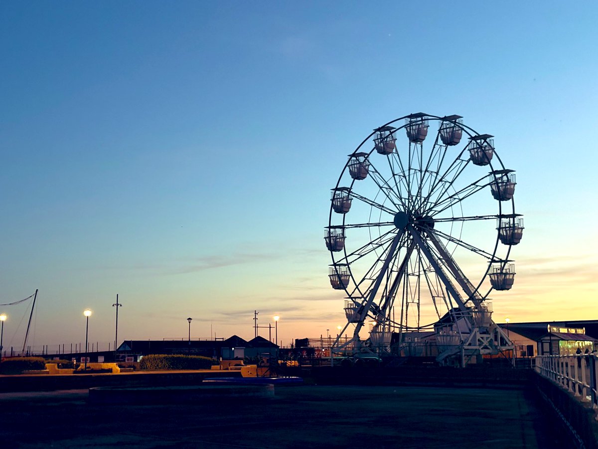 SharonMack82795's tweet image. Gorgeous day by the sea 🌞🍦🏖️🧡 #easterweekend #makingmemories #hastings