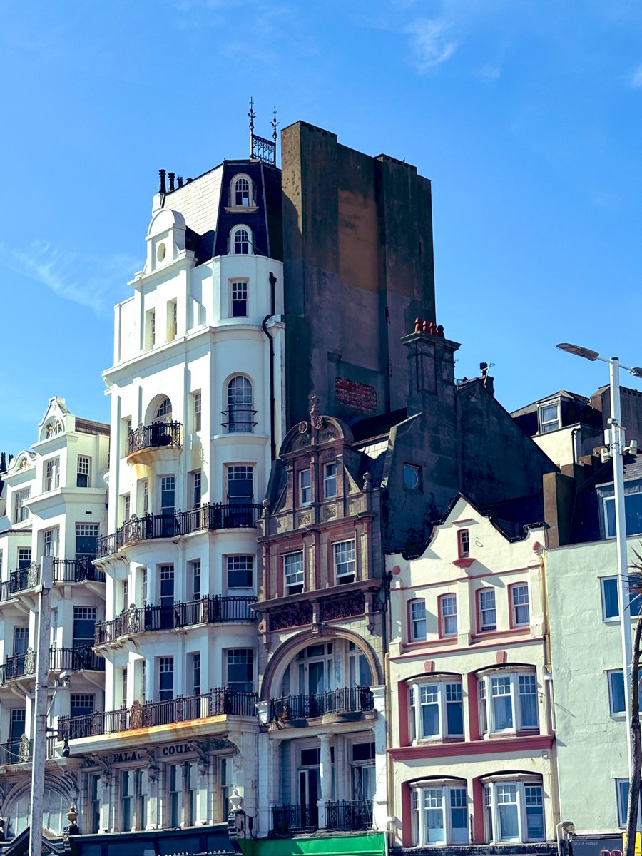 SharonMack82795's tweet image. Gorgeous day by the sea 🌞🍦🏖️🧡 #easterweekend #makingmemories #hastings