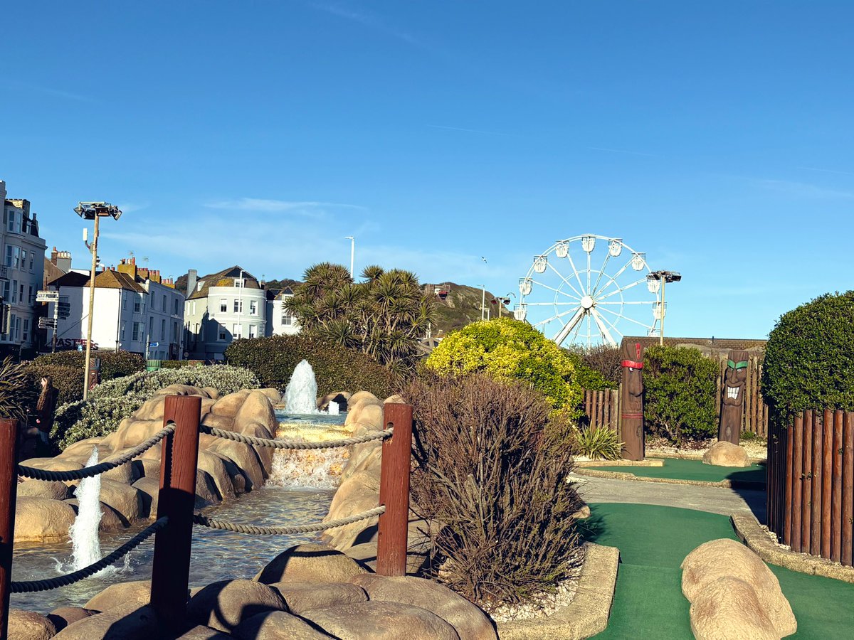 SharonMack82795's tweet image. Gorgeous day by the sea 🌞🍦🏖️🧡 #easterweekend #makingmemories #hastings