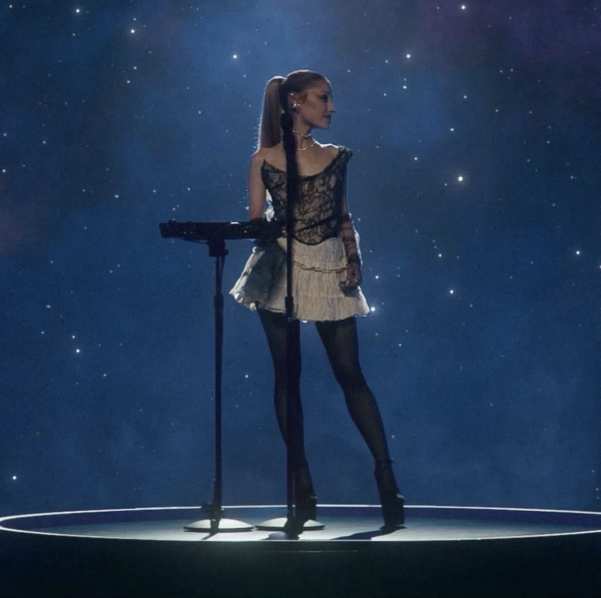 doug is seeing ari☀️ tweet media