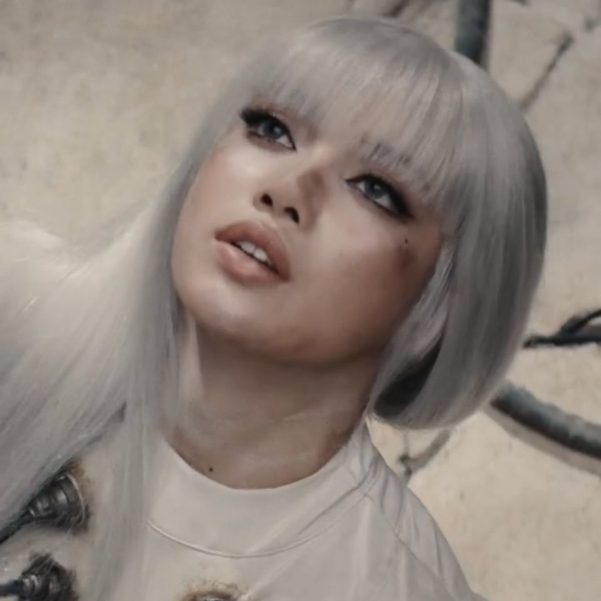 hourly lisa tweet media