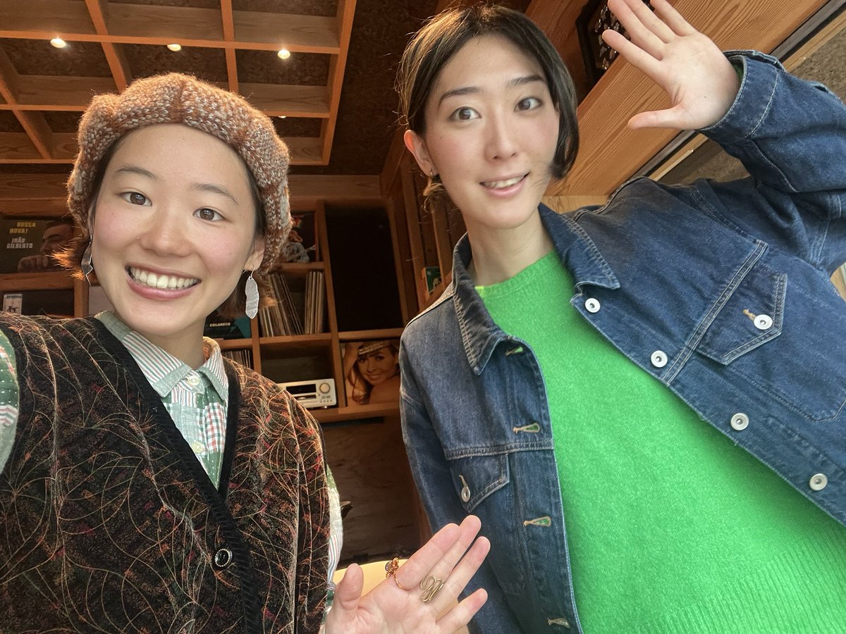 Chigasaki_FM's tweet photo. 朝8時から10時まで生放送でお送りしてます、Eboshi morning radio 🍎📻

火曜日はBENIRINGO がお届け！

本日のテーマは
『時代が変わったなと思うこと』
今と昔、変わったなと感じる事教えてください♪☺️💌

📻番組メニュー📻

◎『BENIRINGOインフォメーション』(8:25頃)
◎『茅ヶ崎ぐるっとグルメ』(8:35頃)
◎『茅ヶ崎ブレキングニュース 』（8:45頃）
◎『藍奈クイズの答え合わせ』（9:30頃）

初めての方でも、メッセージ大歓迎です！！！

BENIRINGO 藍奈が担当します、藍奈クイズへもぜひご参加ください😆

#茅ヶ崎FM
#エボラジ
#茅ヶ崎カフェ