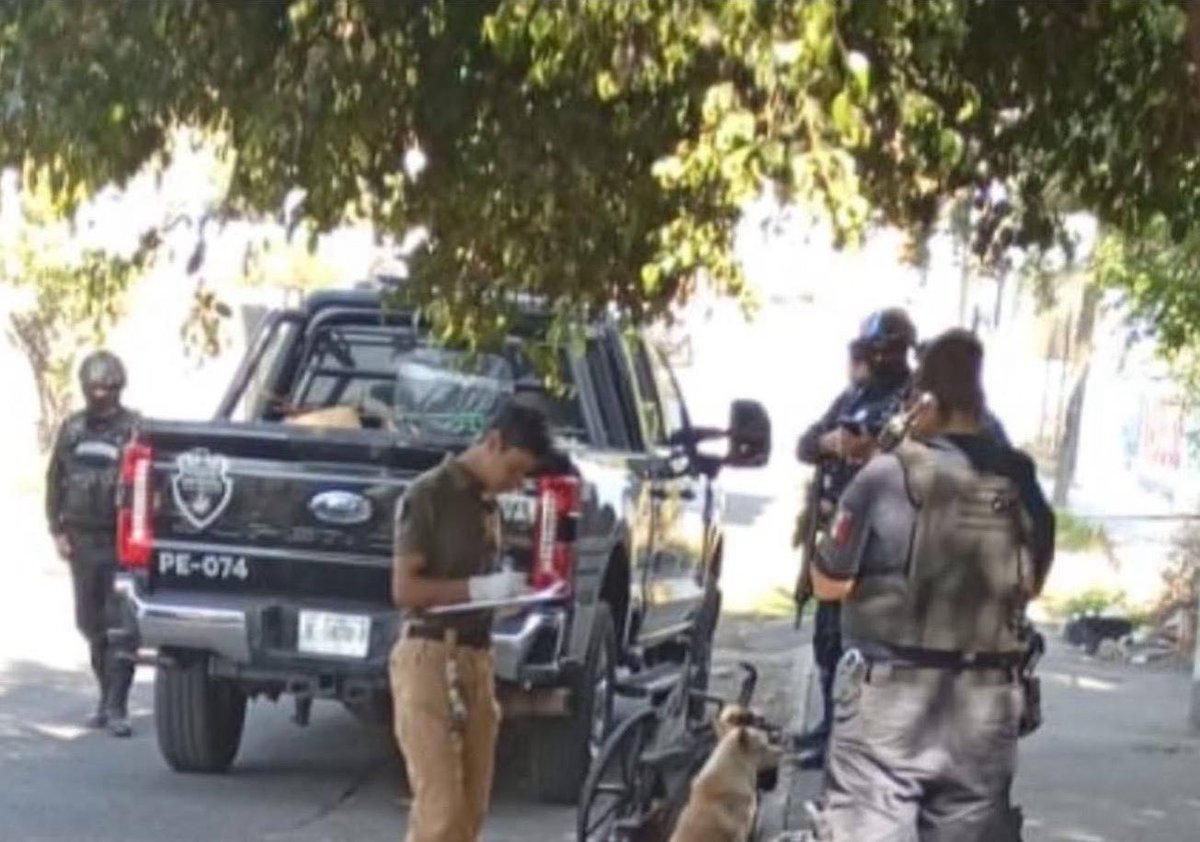 JaliscoRojo's tweet image. En la carretera a Tequila, en el carril lateral frente a la fábrica de “Leiros” en #Tequila, Jalisco, localizaron muerto, a un hombre en situación de calle, se desconoce la causa de muerte.