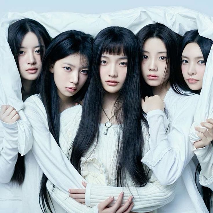 ILLIT Charts tweet media