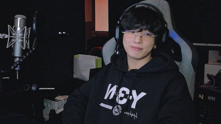 uriche_stream's tweet photo. HOY VUELVE KMATE🧉

Volvemos al stream con una nueva version, 2.0 como los biti💥

¿Te sumas? Escribinos con el hashtag #Kmate_Uriche

Y miranos por Twitch, YouTube o Kick
🔗https://t.co/6cpNZ7yC2h https://t.co/gHLSJryLOV
