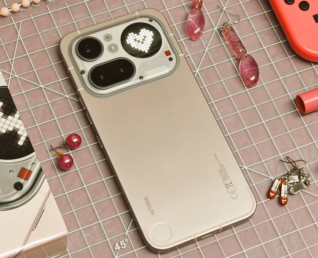 Antonio_Luis's tweet photo. Finishing up my review on the @nothing (4a) Pro π©·π·πΈ
I love the silver one I bought myself, but I'm gonna miss this pink one π«Ά
#WithNothing
#NothingPhone4aPro
#CommunityReviewProgram https://t.co/sfsKS2kfef