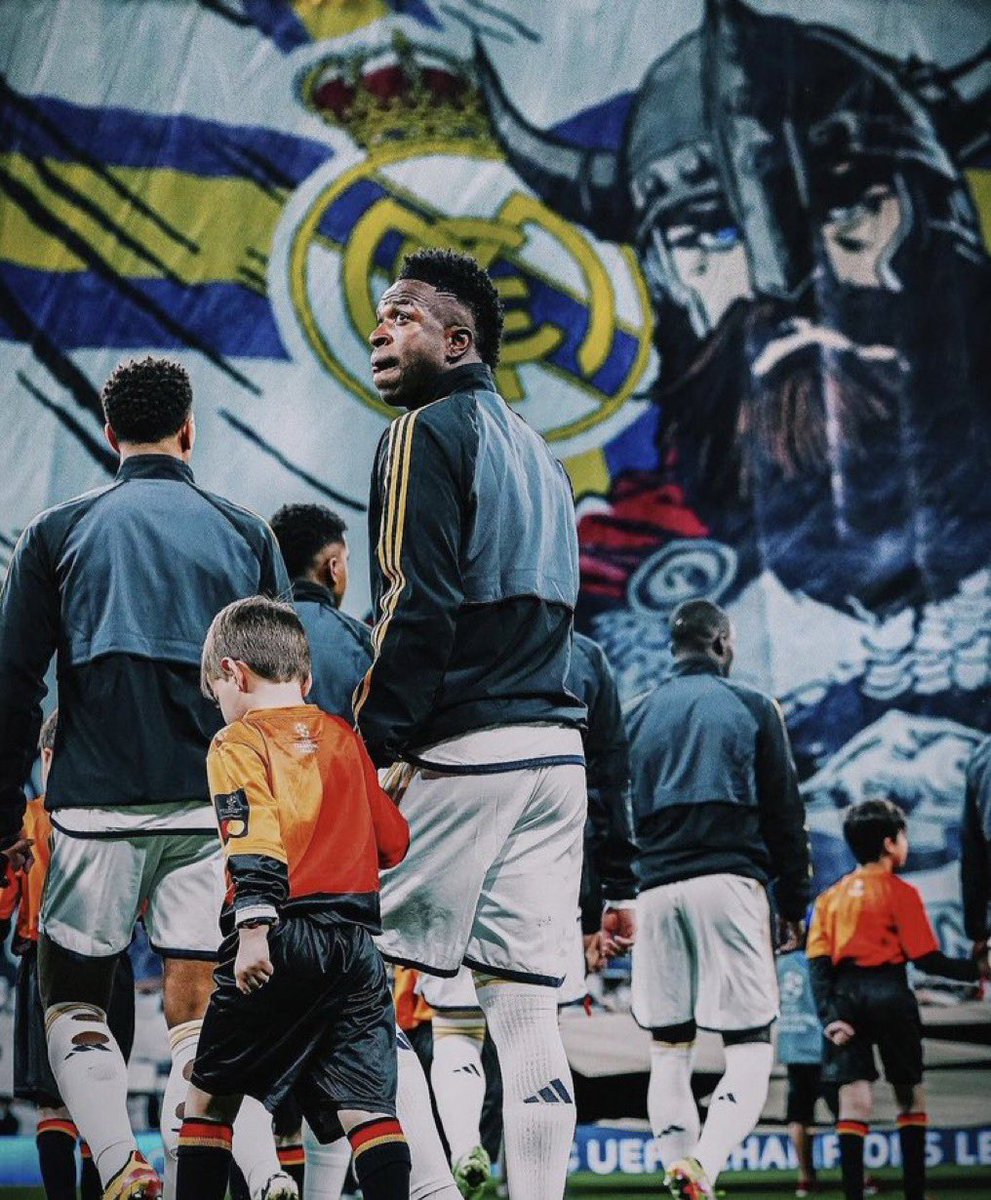 (fan) REAL MADRID FANS 🤍 tweet media