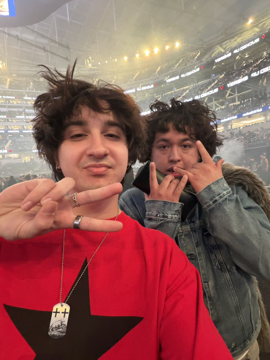 notmarkie tweet media