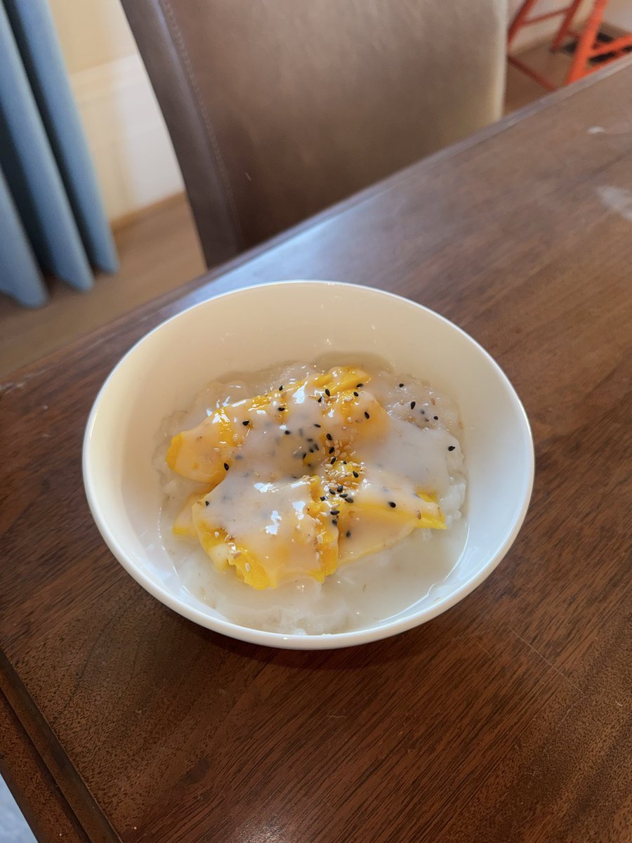 _owaindavies's tweet photo. made mango sticky rice for the first time 
🥭🍚🤍🇹🇭 #ข้าวเหนียวมะม่วง https://t.co/GMZeON2aKM