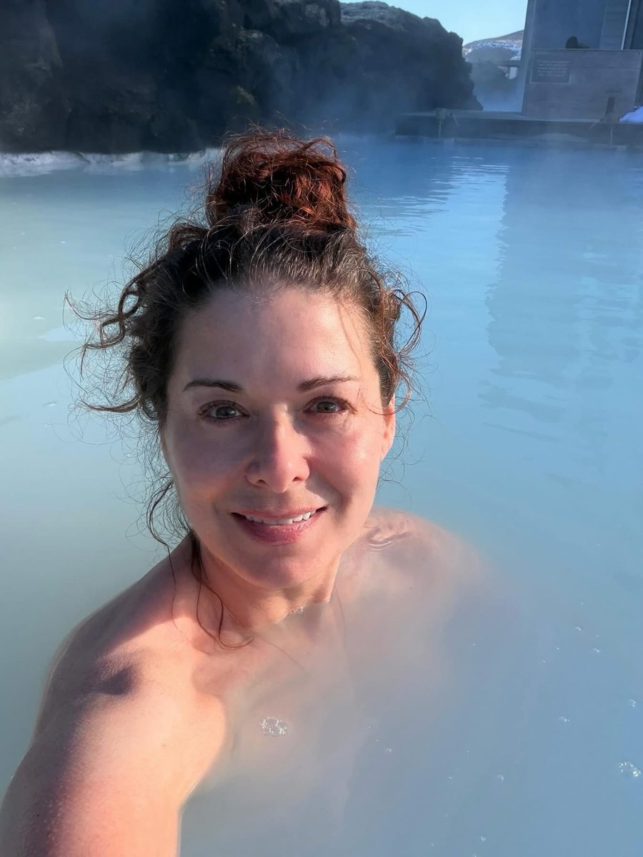 Debra Messing tweet media