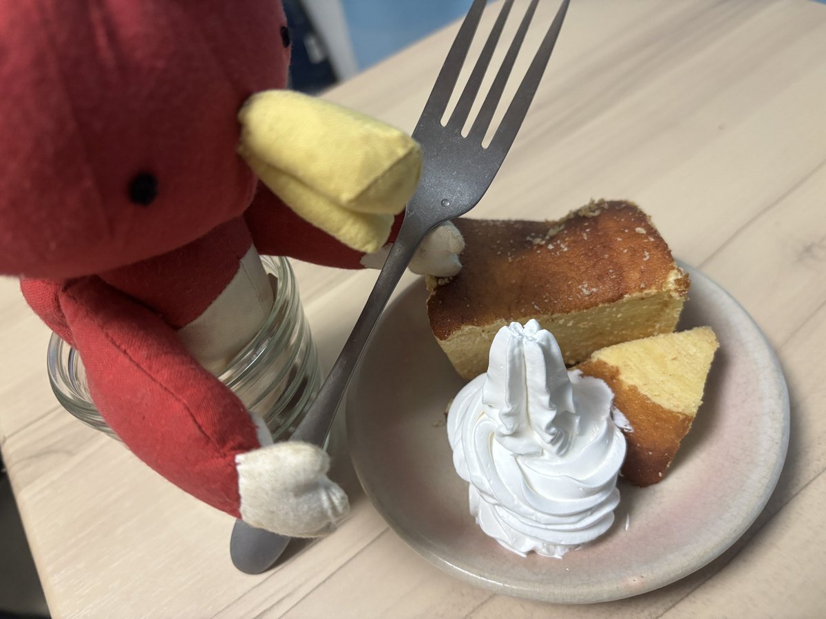重いですよと配達員さんから渡されましたが、まさかおっさんが2㎏のバームクーヘンを頼んだとは思ってないと思う😅
#バームクーヘン
#下町バームクーヘン