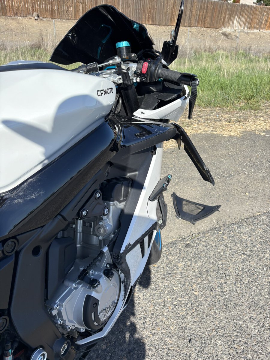 wspd3pio's tweet image. This collision occurred today on WB I182 near mp8 (Pasco).  The roadway is open and the rider was transported with non life threatening injuries to a local hospital. It’s important to always stay alert and maintain a safe following distance.#Collision #Pasco #looktwicesavealife