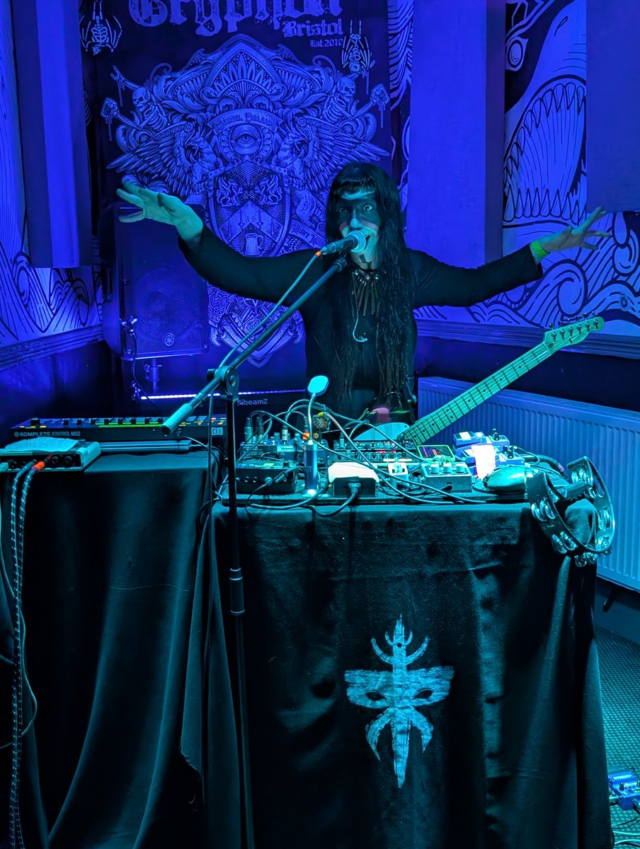 threetimesafool's tweet photo. I'm running out of superlatives for @lilirefrain and her live show. Utterly stupendous once again! She recently released a new album (the excellent Nagalite), and that naturally formed the centrepiece of the set. https://t.co/TzvM7yt3G3