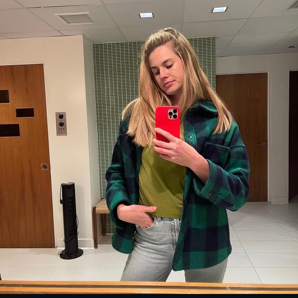 ✞Vηєησ tweet media