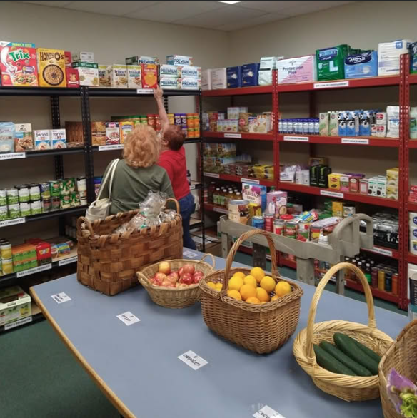 BernCounty's tweet image. .@SilverHorizons1 offers FREE groceries to low-income seniors &amp;amp; ALL veterans throughout Bernalillo County! 🛒

No reservations needed. 50+ (proof required) and income limits apply.

Full schedule &amp;amp; info: silverhorizons.org/senior-food-ma…

#SeniorServices #FoodAssistance #CommunityResource