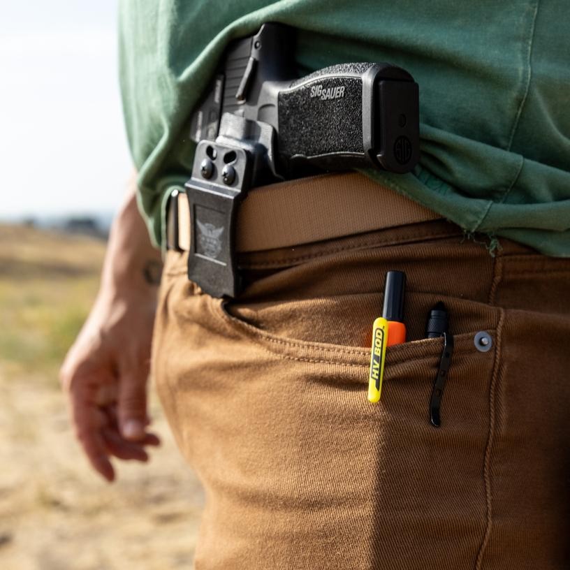 FaroTools's tweet image. Quick draw marking with Faro, not only for the jobsite, but ready when you are. Add to your carry here: bit.ly/4fxsexi

#SigSauer #TargetPractice #FAROTools