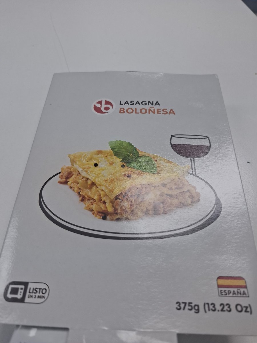 5.5/10 está bueno para el precio y la porción es adecuada. Sabe cómo que algo le falta, tiene buen sabor a queso y mucha salsa bechamel. 

No es un producto de esos que sales con el fin de comprarlo pero podría intentarlo otro día.